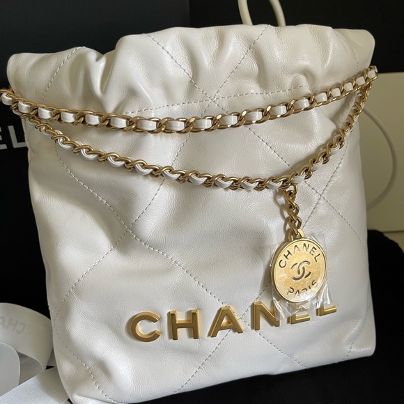 🖤🤍New!! Chanel 22 MINI White!! Full set!! 🤍🖤 - Picture 10 of 11